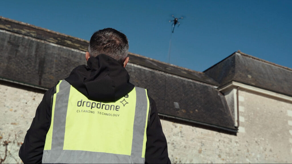 Télépilote de drone pour le nettoyage en Bretagne