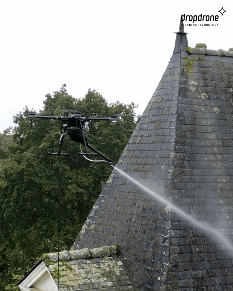 nettoyage zones difficiles d’accès toiture pentue par drone