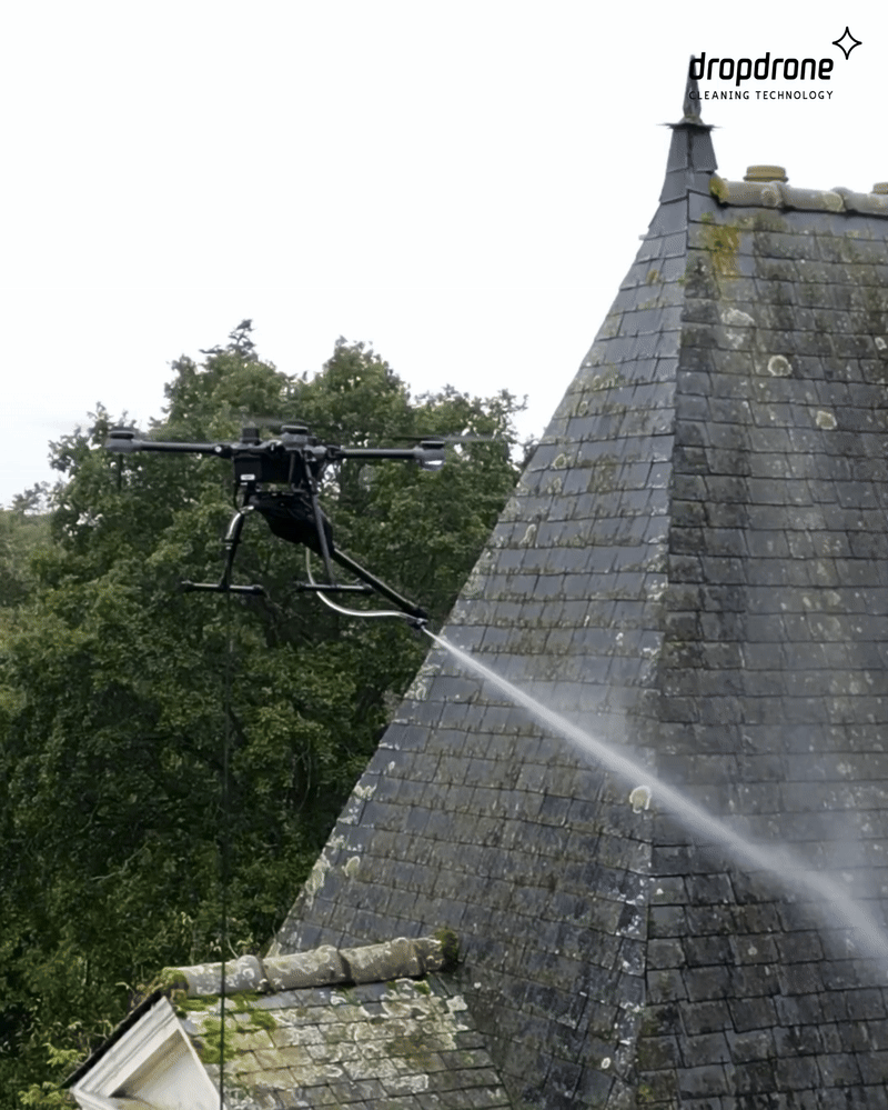 nettoyage zones difficiles d’accès toiture pentue par drone